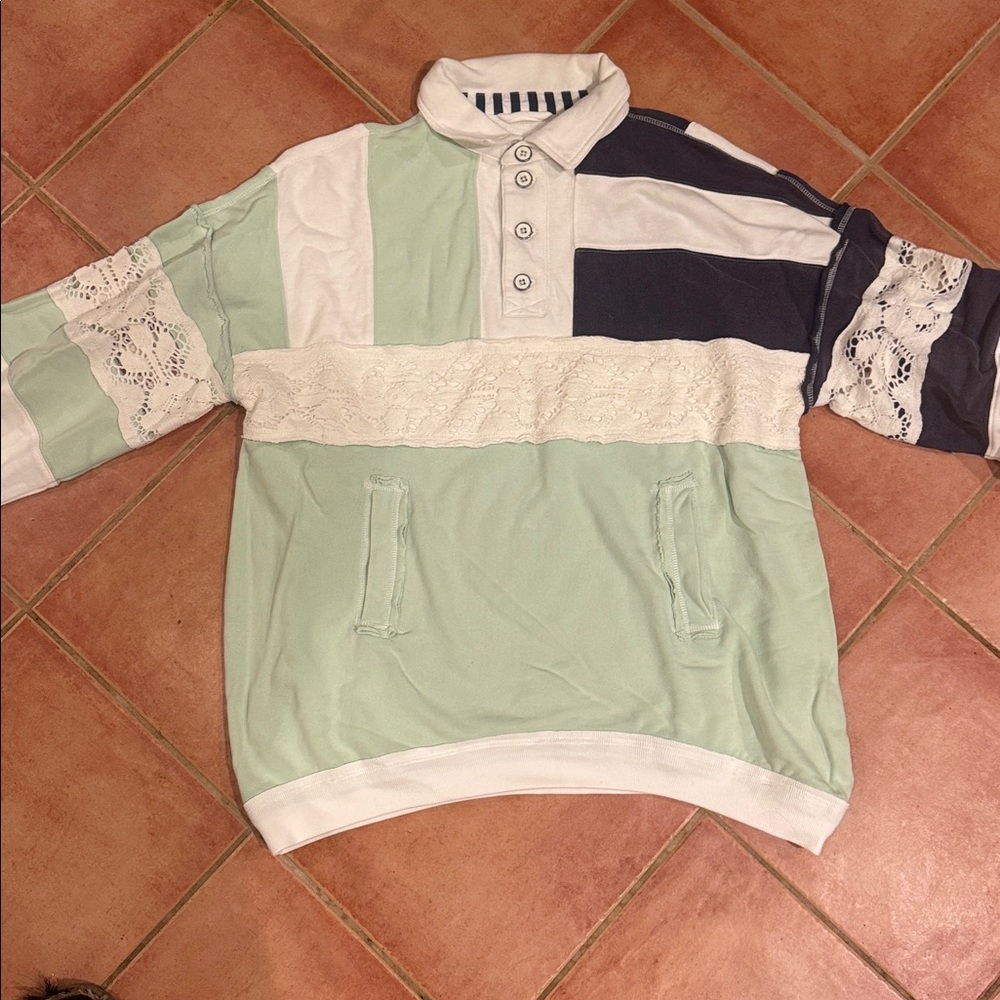 We The Free tricolor sweatshirt. - Picture 2 of 6